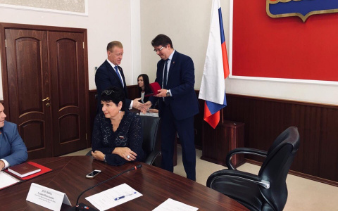 Директора МБУ «Город» наградили медалью за заслуги перед другим городом
