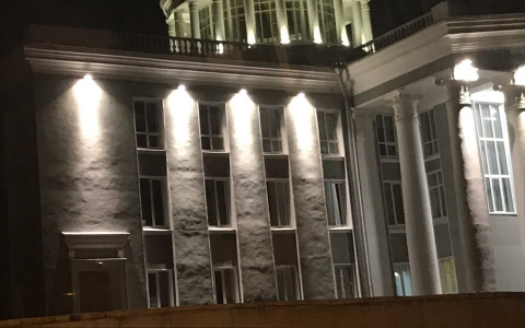 «Дворцовый целлюлит»: дзержинцы заметили интересный ремонт на здании ДКХ