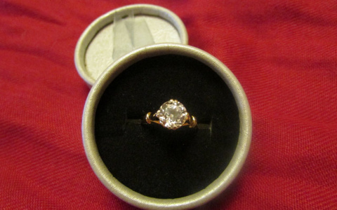 Украшения на 42 тысячи рублей вынесла из одной квартиры молодая жительница Дзержинска