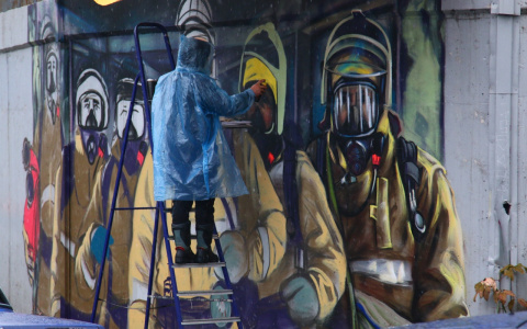 "Дзержинский Ван Гог" нарисовал граффити с пожарными на Окском съезде (ФОТО)