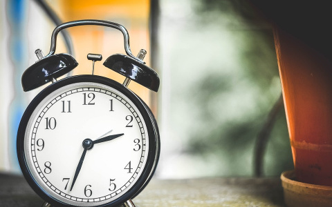 Хотят поспать подольше: нижегородцы просят перевести их время на час вперед