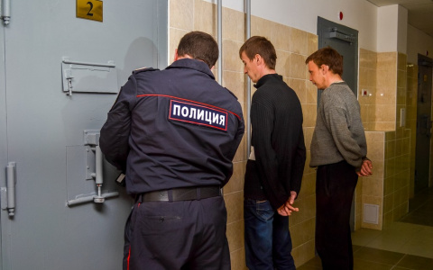 В Дзержинске трое рецидивистов напали на студента из Владимира