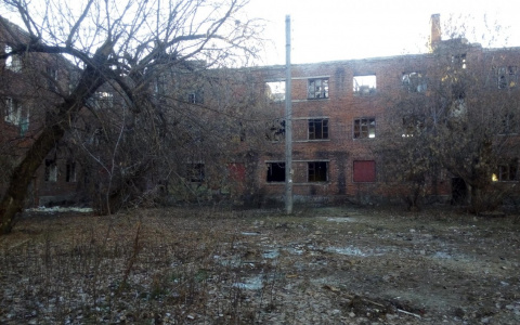 Заброшенный и развалившийся дом Дзержинска расселят в 2021 году