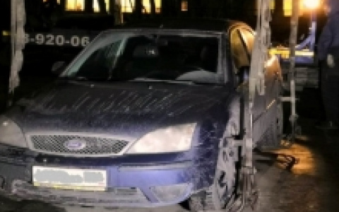 Нелегкий выбор ожидал дзержинца, когда госслужащие забрали его машину за долги