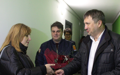 Ключи от новых квартир вручили жителям аварийных домов в Дзержинске