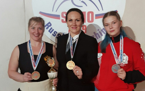 Две жителницы Дзержинска взяли серебро и золото на кубке Европы по СУМО