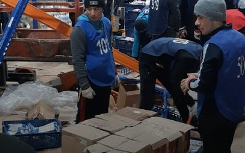 Неустойчивая конструкция или долго служит: на дзержинском складе упал стеллаж