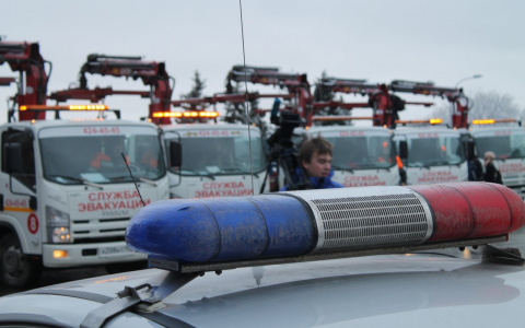 Недоброе утро: у беременной жительницы Дзержинска за долги отобрали авто