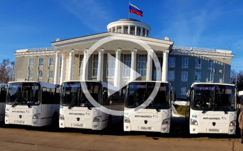 В Дзержинске представили чертову дюжину новых автобусов