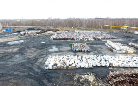 Огромную свалку с химикатами обнаружили в промышленном поселке Дзержинска