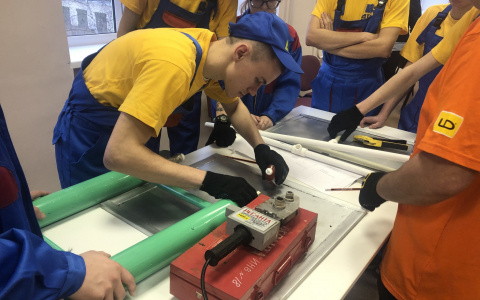 Сантехники «Управдом-центра» провели открытый урок в колледже Дзержинска