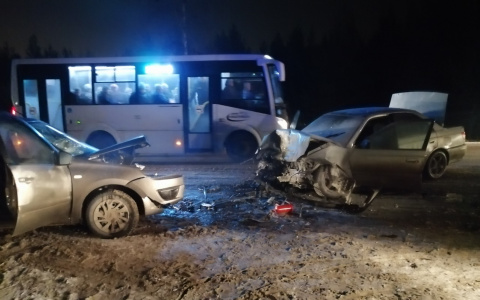 Тойота не поделила дорогу еще с двумя автомобилями на подъезде к Дзержинску