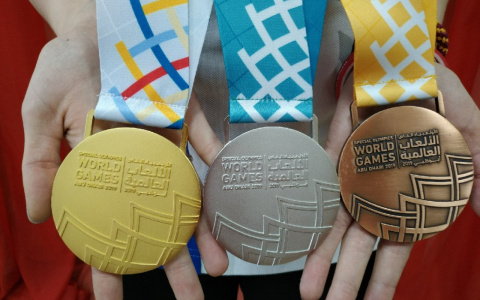 Юная воспитанница дзержинской школы-интерната завоевала золото и серебро в шорт-треке в Абу-Даби