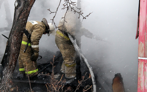 Троих человек эвакуировали при пожаре из многоквартирного дома в Дзержинске
