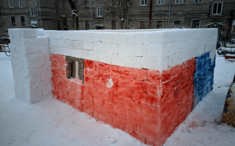 Настоящая крепость: в Дзержинске возвели снежный замок