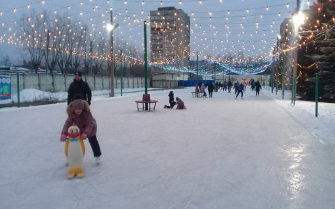 В Дзержинске открыли каток на свежем воздухе