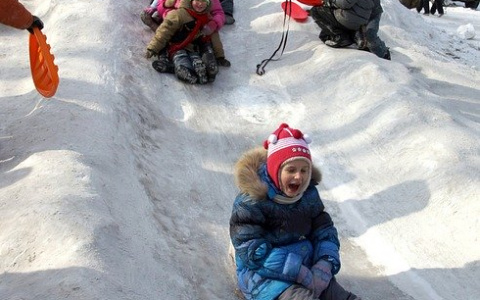Тюбинги губят россиян: полиция ищет свидетелей того, как девочка получила травмы, катаясь на "ватрушке" в Дзержинске