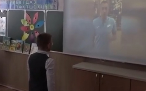 Футболисты Дзюба и Кержаков подарили мальчику из Дзержинска форму и мяч с автографами (ВИДЕО)