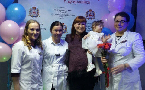 Роженицы Дзержинского перинатального центра встали на защиту врачей