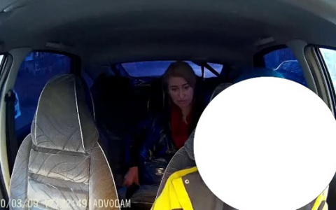 «Ты че, решил все кочки собрать»: в Дзержинске женщина устроила скандал в такси (ВИДЕО)