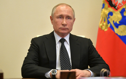 Владимир Путин продлил сроки действия паспортов и водительских прав