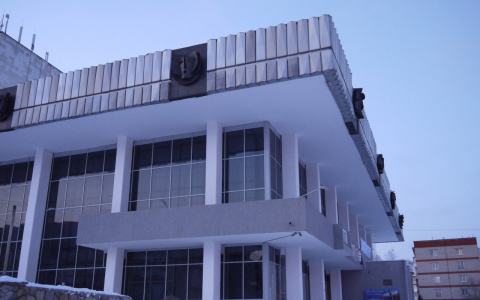 Дзержинский театр драмы награжден почетным штандартом губернатора области