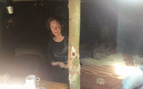 На кладбище в Забайкалье нашли землянку с безногой жительницей Нижегородской области