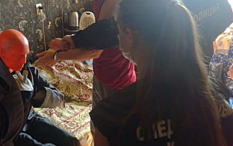 Житель Володарского района жестоко избил своего знакомого