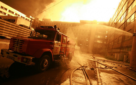 Мусоропровод загорелся в дзержинской многоэтажке: эвакуировано 12 человек