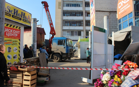Киоски около ТД «СОЮЗ» начали сносить в Дзержинске (ФОТО и ВИДЕО)