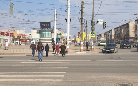 Мы же не мешаем, а ждать долго: новая система светофоров усложнила жизнь жителям Дзержинска