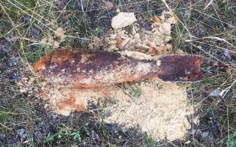 Боевой снаряд времен Отечественной войны обнаружили в Володарском районе