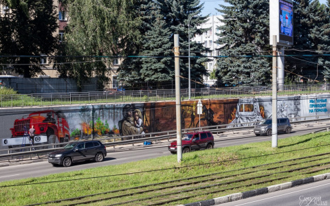 Дзержинский художник Илья Спиченков нарисовал граффити площадью 800 метров