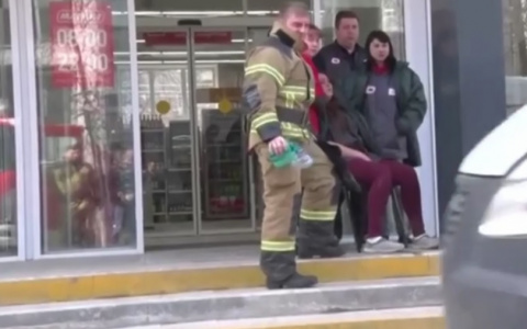 Массовое отравление выхлопными газами в магазине в Дзержинске (ВИДЕО)