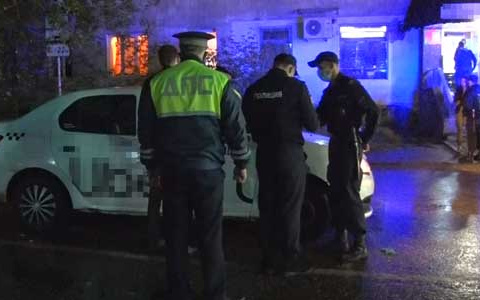 В Дзержинске пьяный таксист напал на свою бывшую девушку в машине