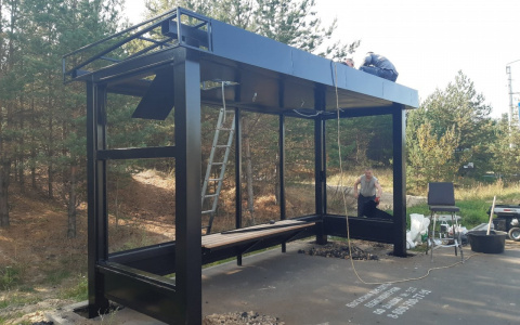 Умные остановки начали монтировать в Дзержинске