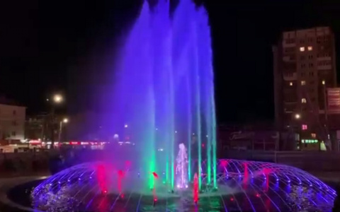 В Дзержинске запустили фонтан на Торговой полощади(видео)