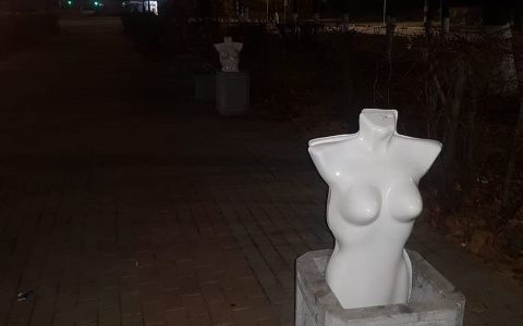 Много вопросов и мало ответов: бульвар Химиков украсили манекенами