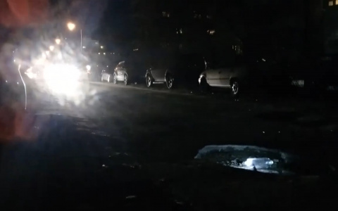 В Дзержинске появилась яма с подсветкой (ВИДЕО)