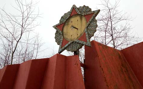 Дзержинская администрация за 1,7 млн снесет памятник ВОВ и отстроит новый