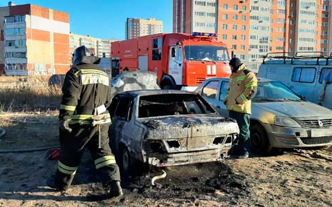 Против дзержинца, спалившего машину бывшей девушки, возбудили уголовное дело