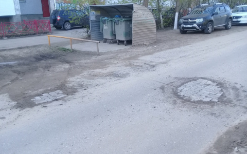 В Дзержинске замуровали яму с подсветкой