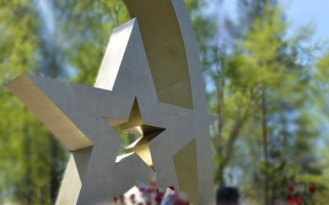 «Невозможно не помнить десятки миллионов погибших»: Иван Носков поздравил ветеранов с победой в войне