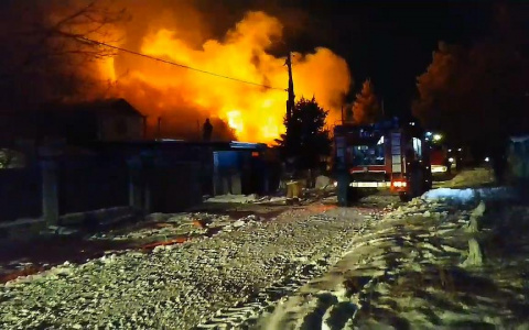 Два жилых дома загорелись под Дзержинском