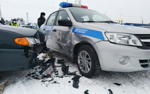 ДТП с легковушкой и машиной ГАИ произошло под Дзержинском