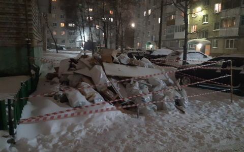 Дзержинцы просят убрать свалку из под окон жилого дома