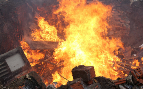 67-летняя женщина погибла в огне в садовом товариществе в Володарском районе
