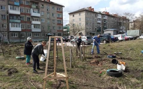 Жители более чем 40 дворов на жилфонде УК «Управдом-Центр» провели субботники
