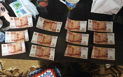 Москвичи хотели расплатиться фальшивыми купюрами в магазине Дзержинска