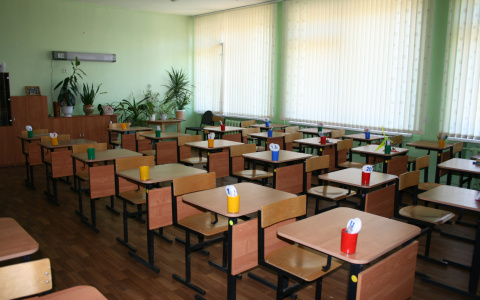 Президент России Владимир Путин расширил выплаты на школьников